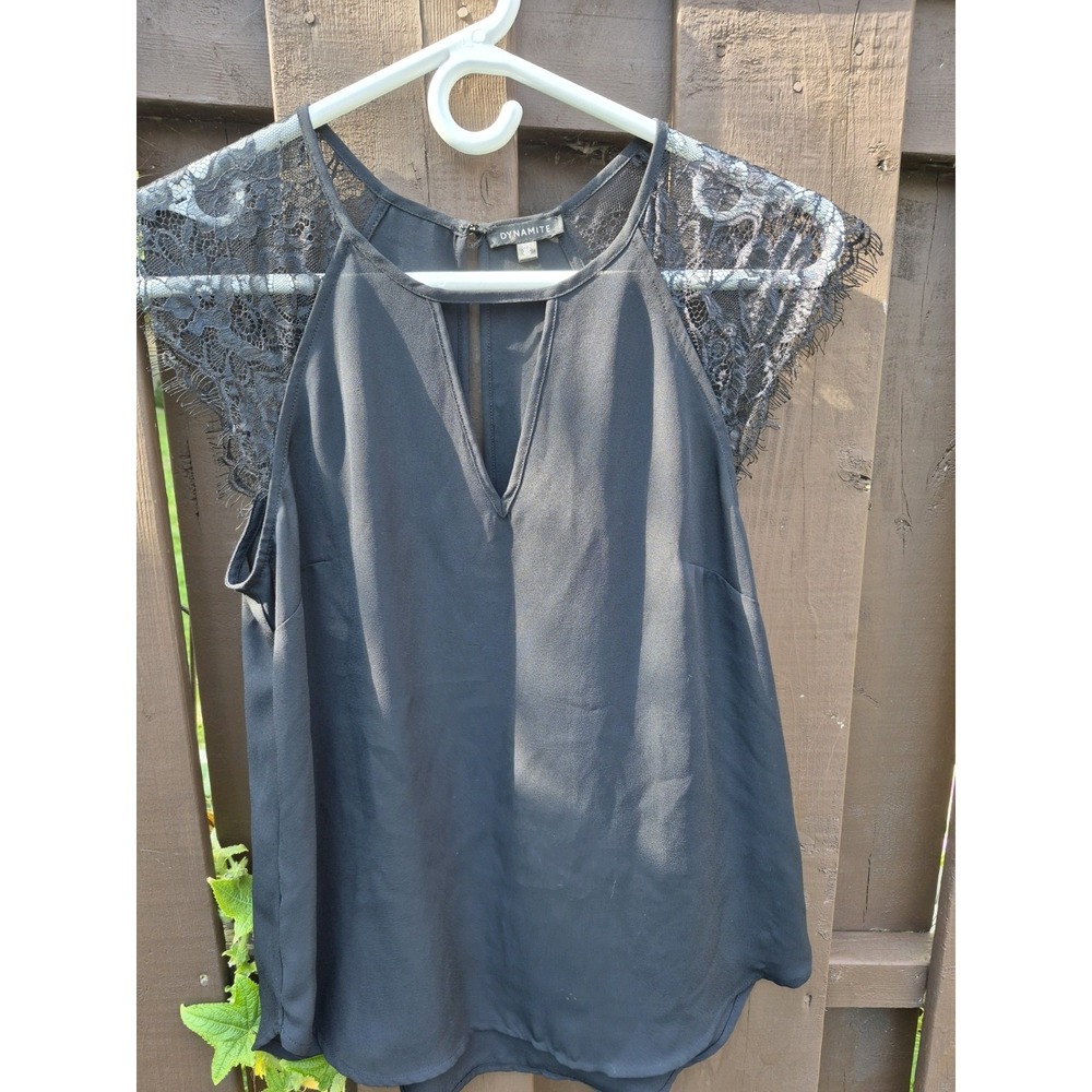 Dynamite Women's Black Short‎ Sleeve V-neck Lace Blouse Top Size S EUC
